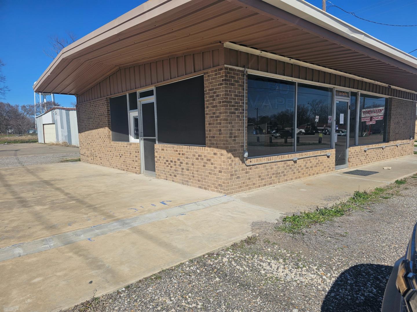 2007 , located at 533 S Seven Points BLVD, Seven Points, TX, 75143, (430) 255-4030, 32.313999, -96.209351 - Front building is around 1500 sqft. with 1 bathroom Back building is around 2500 sqft. with large office and 2 bathrooms. - Photo#1